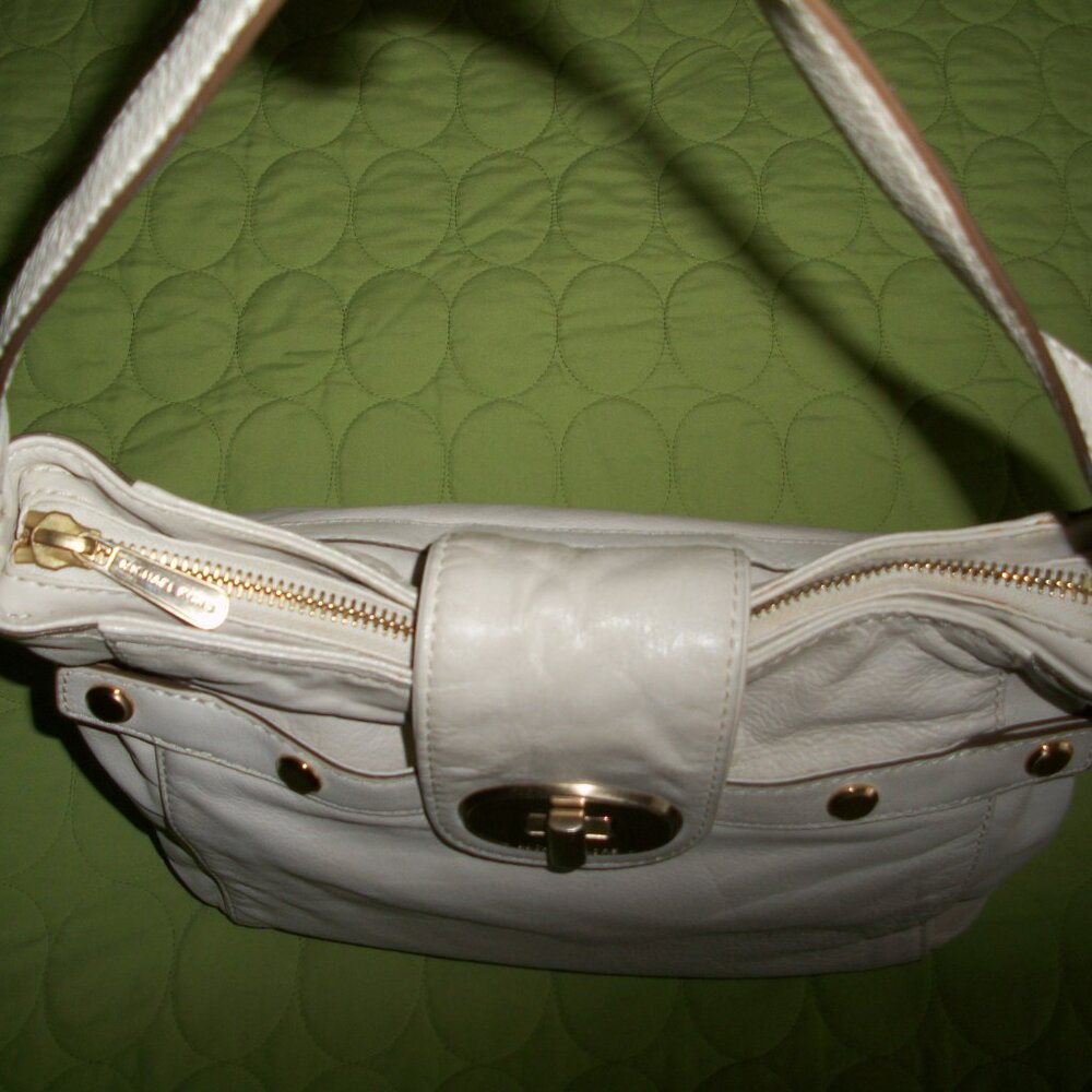 Michael Kors Vintage White Leather Shoulder Bag - Picture 11 of 16